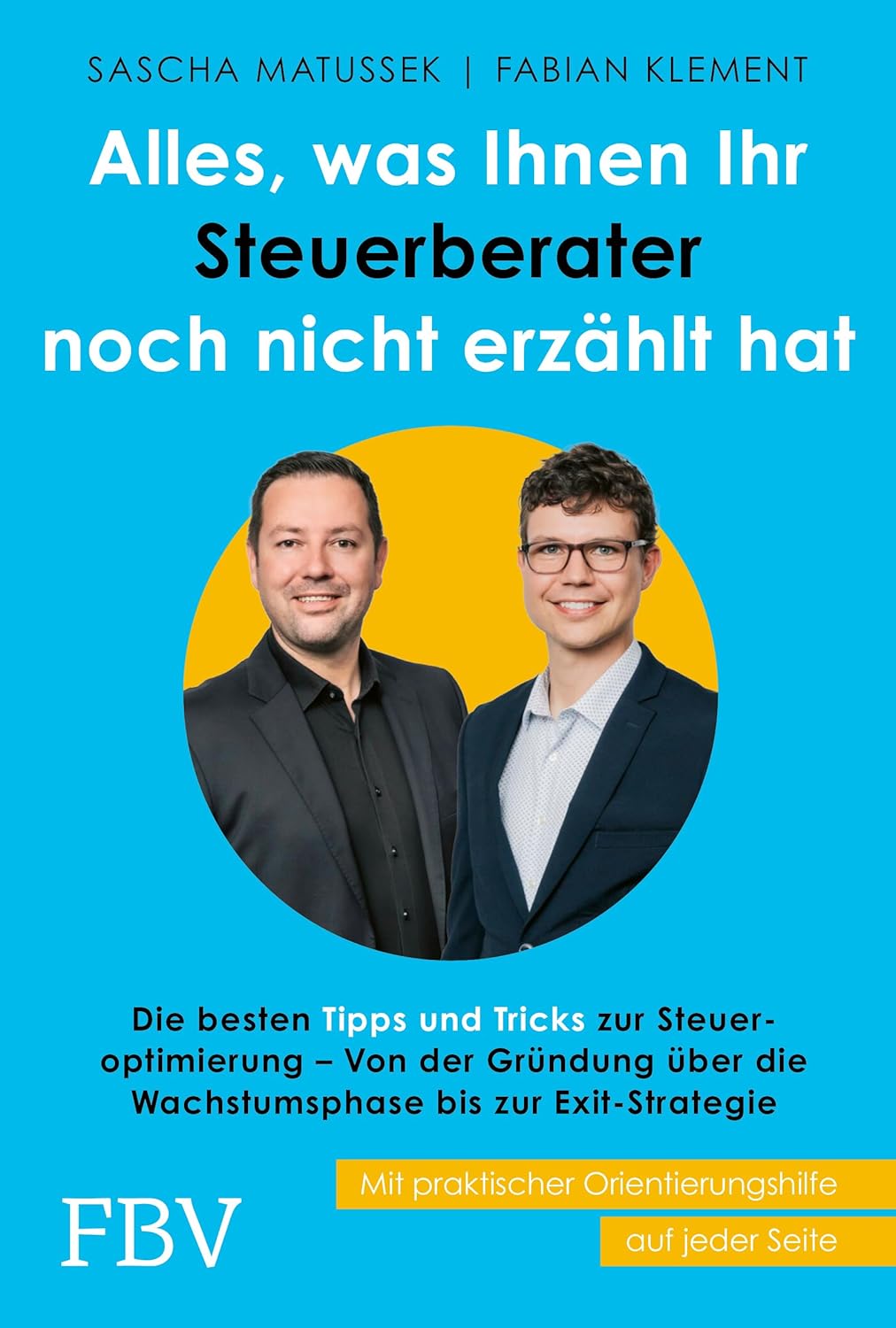 Buchumschlag mit dem Titel "Alles, was Ihnen Ihr Steuerberater noch nicht erzählt hat" und Fotos von zwei Männern in Geschäftskleidung auf blauem Hintergrund.
