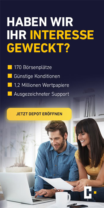 Ein Mann und eine Frau sitzen an einem Schreibtisch, schauen auf einen Laptop und wirken beschäftigt. Ein deutscher Text wirbt für die Eröffnung eines Wertpapierkontos mit hervorgehobenen Vorteilen.